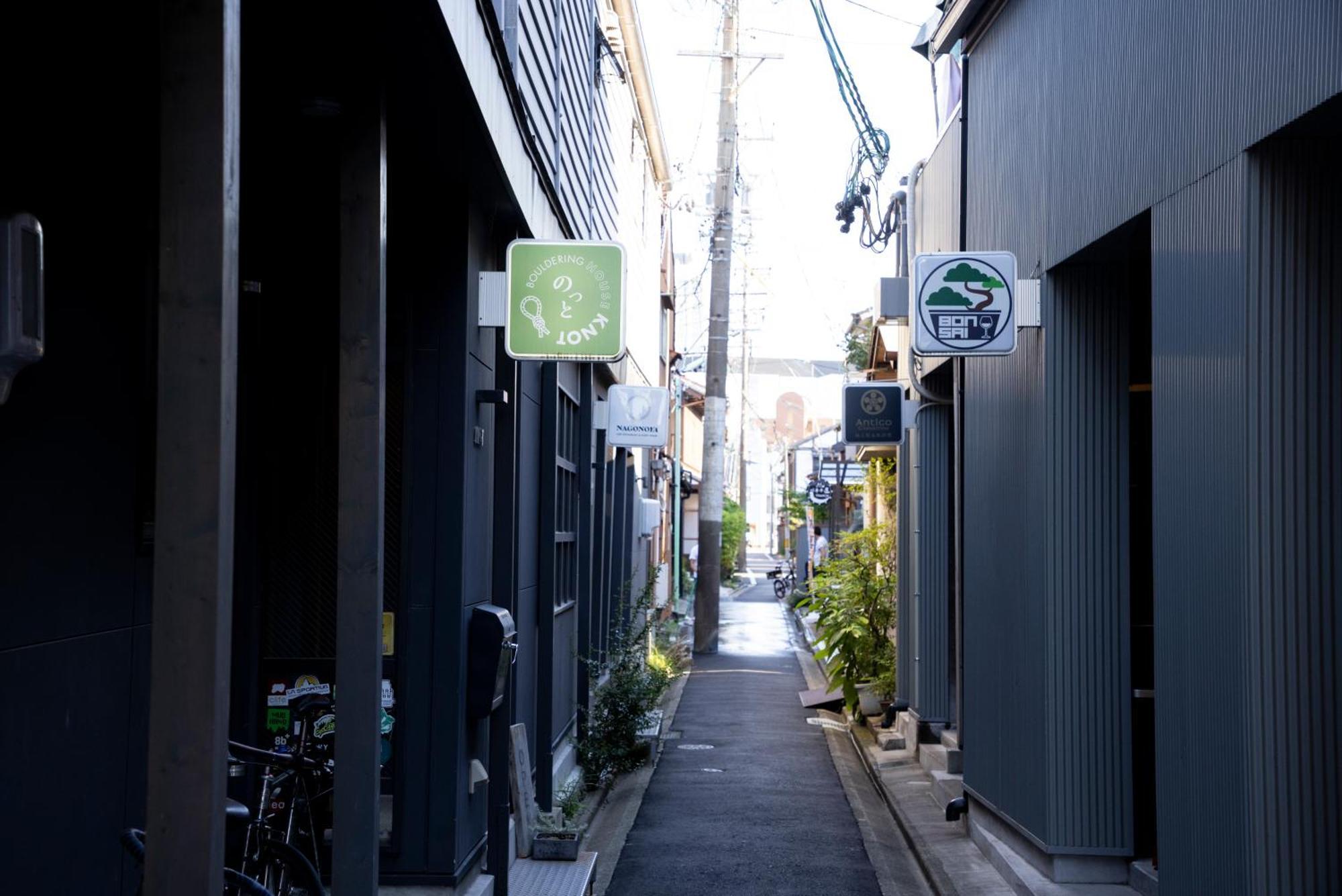 Cafe & Guest House Nagonoya Nagoya Exteriör bild